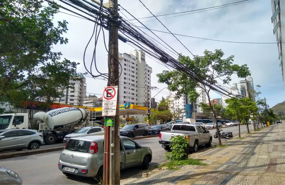 Após decisão judicial, lei que prevê retirada de fios e cabos partidos volta a valer em BH