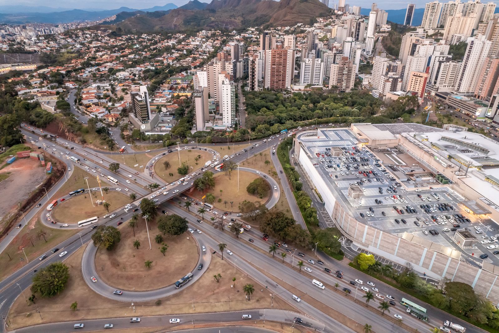 Exposição de fotos mostra o crescimento do BH Shopping e seu entorno