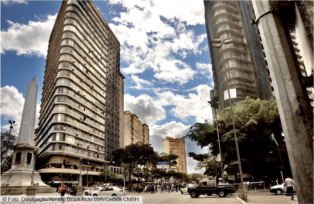 Painéis de LED buscam modernizar e atrair visitantes para a Praça Sete