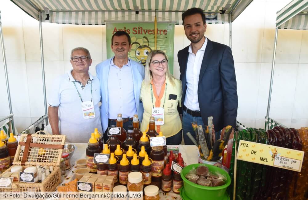 ALMG renova convênio e dá continuidade à Feira da Agricultura Familiar