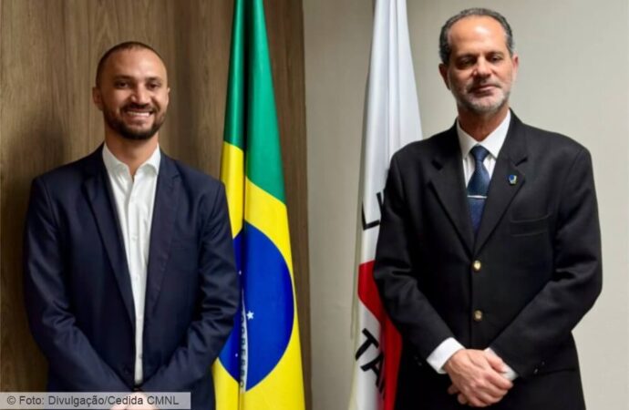 Projeto Câmara nas Escolas é apresentado ao presidente do TRE-MG