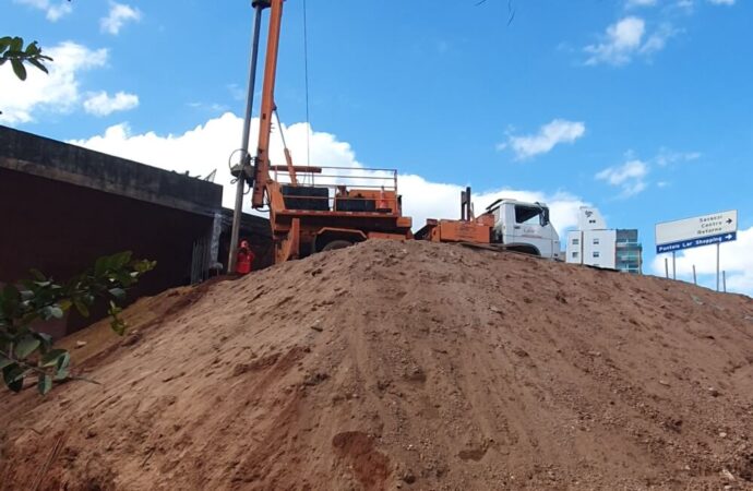 Avançam as obras de ampliação do viaduto no Belvedere