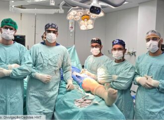 Ortopedia do Hospital Madre Teresa realiza cirurgia com transmissão ao vivo em evento internacional