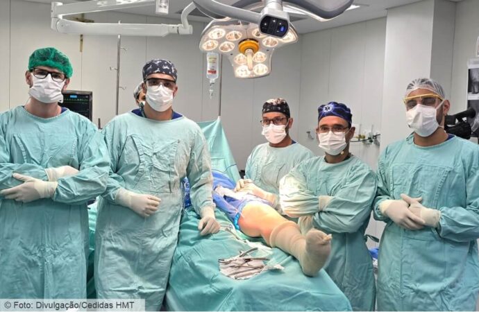 Ortopedia do Hospital Madre Teresa realiza cirurgia com transmissão ao vivo em evento internacional