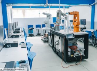 Projeto Escola de Robótica ganha prêmio no Encontro Nacional de Cidades Tecnológicas