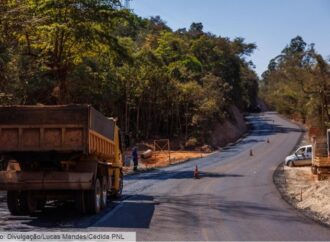 Estrada Nova Lima/Sabará tem obra de pavimentação em ritmo avançado