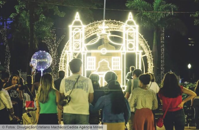 Na Praça da Liberdade, decoração natalina vai até o dia 6 de janeiro