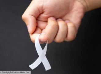 Janeiro Branco: produtividade excessiva e redes sociais impulsionam crise de saúde mental entre jovens adultos