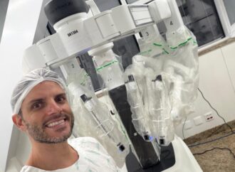 Cirurgia robótica consolida nova era no tratamento do câncer urológico no Brasil