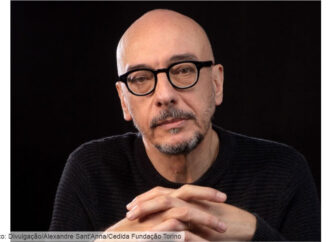 Desafios da escrita em tempos de inteligência artificial será tema do Divinas Conversas