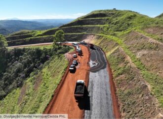 Obra da avenida Dr. Flávio Pentagna Guimarães avança e atinge 65% de execução