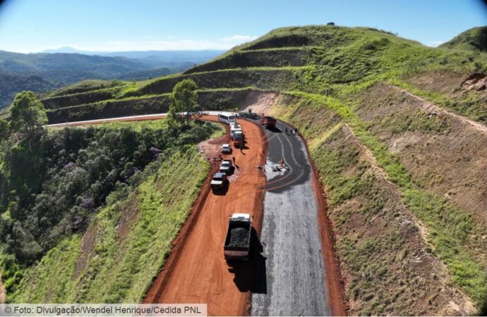 Obra da avenida Dr. Flávio Pentagna Guimarães avança e atinge 65% de execução
