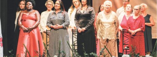 Noite de emoção e homenagens às mães nova-limenses