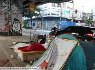 Prefeito de BH sanciona lei de desobstrução de vias e calçadas em BH