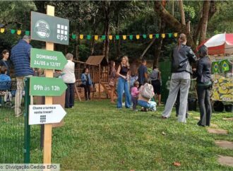 Ponto de troca de figurinhas da Copa do Mundo da Praça EPO ganha ação ambiental