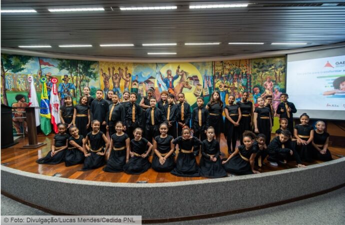 Município assina Pacto Interinstitucional pela Educação integrando grupo estratégico