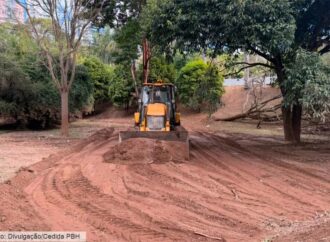 PBH realiza limpeza na bacia de contenção de água da Lagoa Seca, no Belvedere