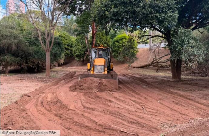 PBH realiza limpeza na bacia de contenção de água da Lagoa Seca, no Belvedere